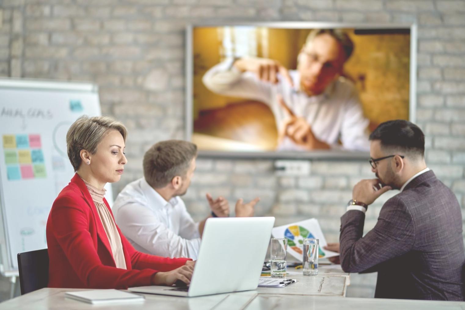 Persönliche Beratung zur Kostenoptimierung in entspannter Atmosphäre